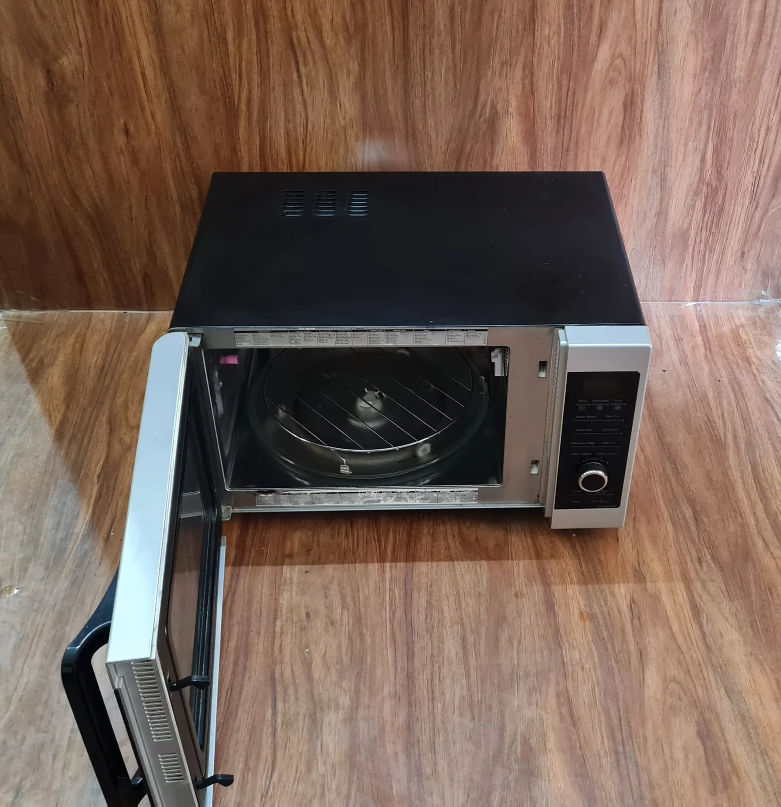 LG Microwave Oven 28 ltr, photo 3