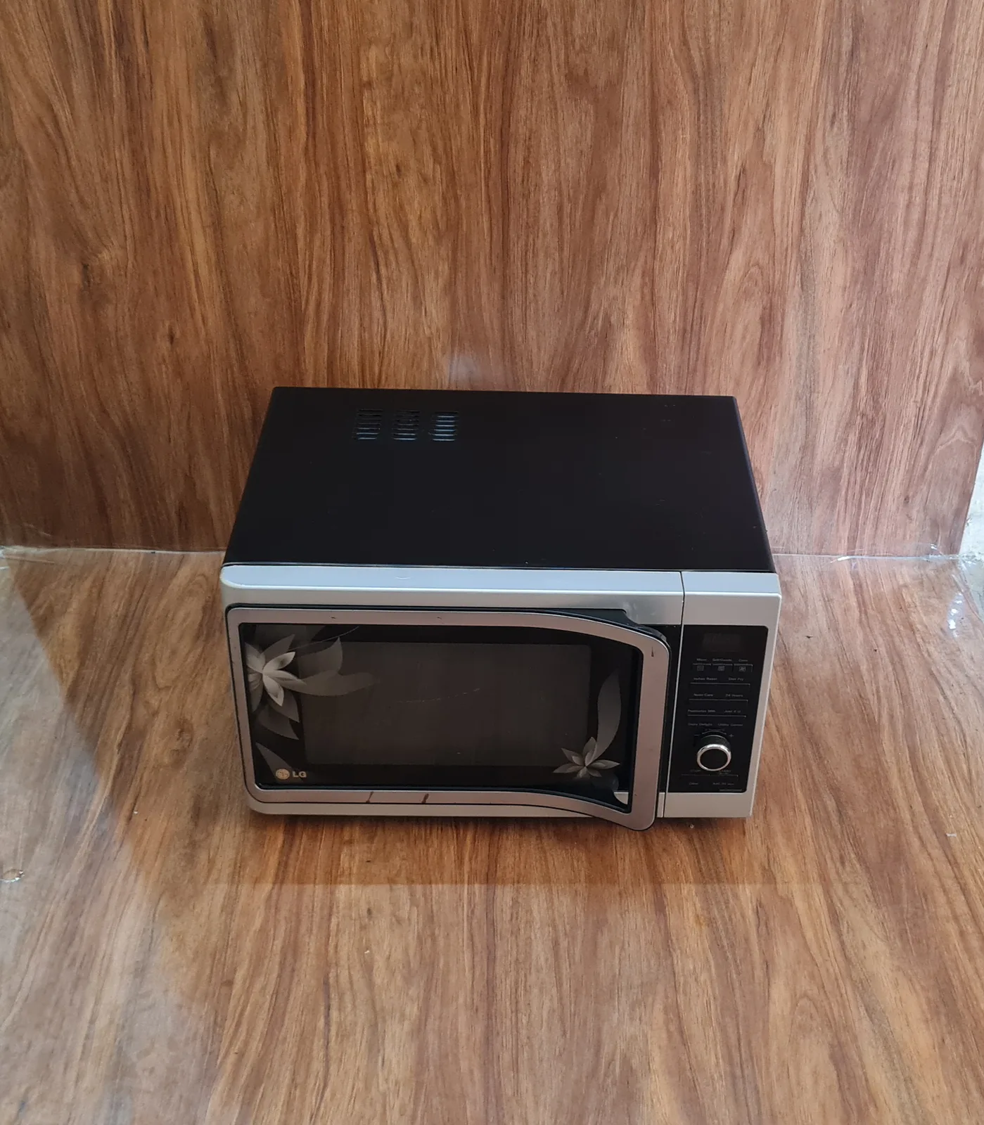 LG Microwave Oven 28 ltr, photo 2