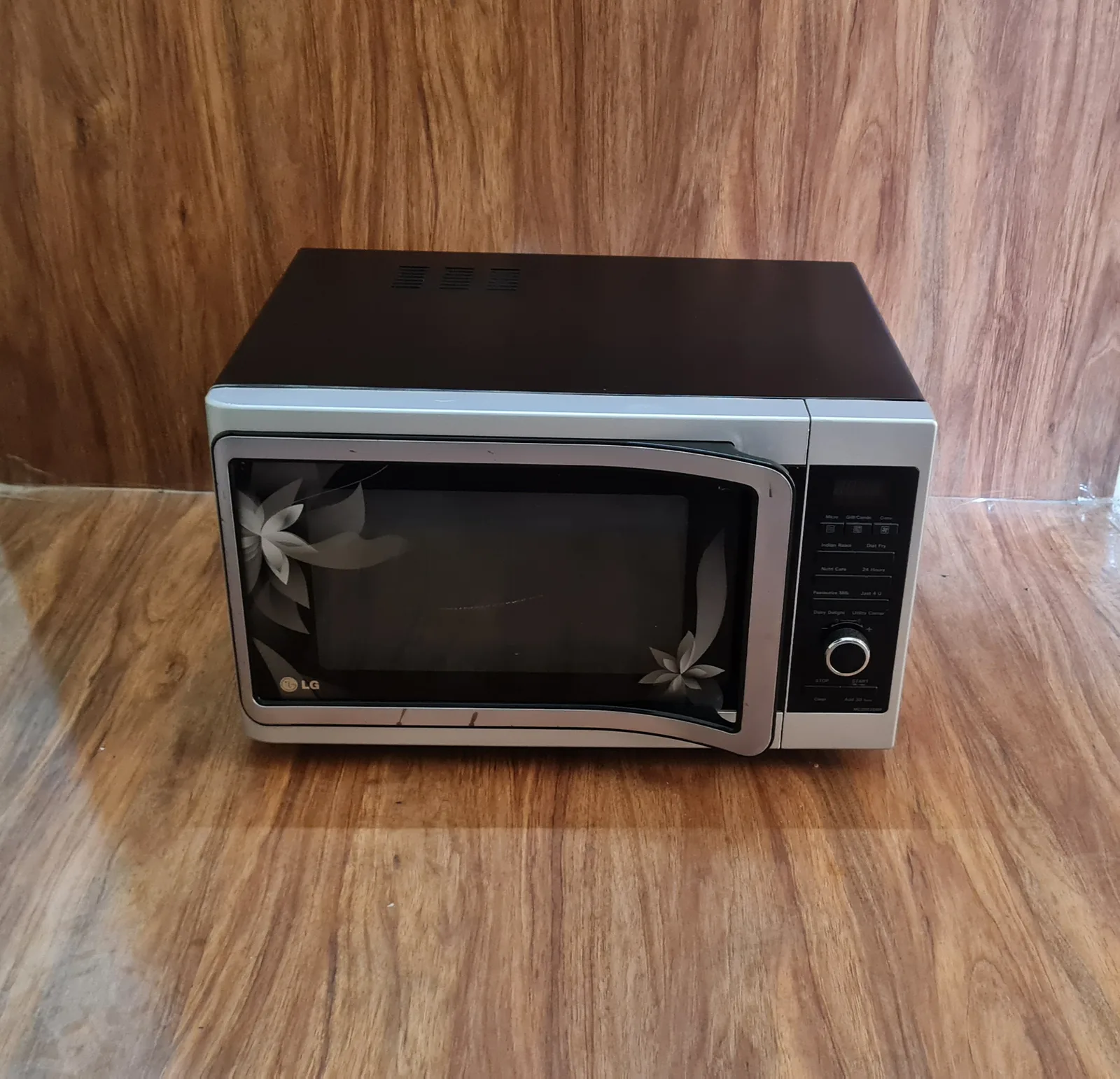 LG Microwave Oven 28 ltr, photo 4