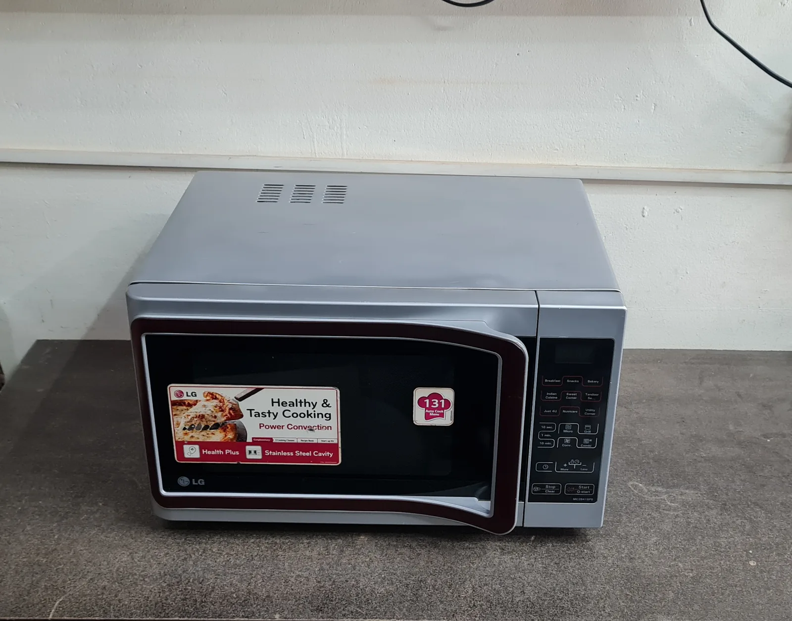 LG 28-litre convection microwave oven, photo 2