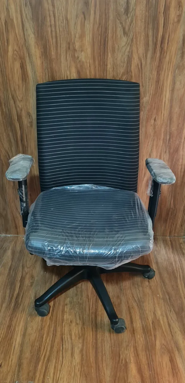 Premium ergonomic mid-back office chair, photo 6