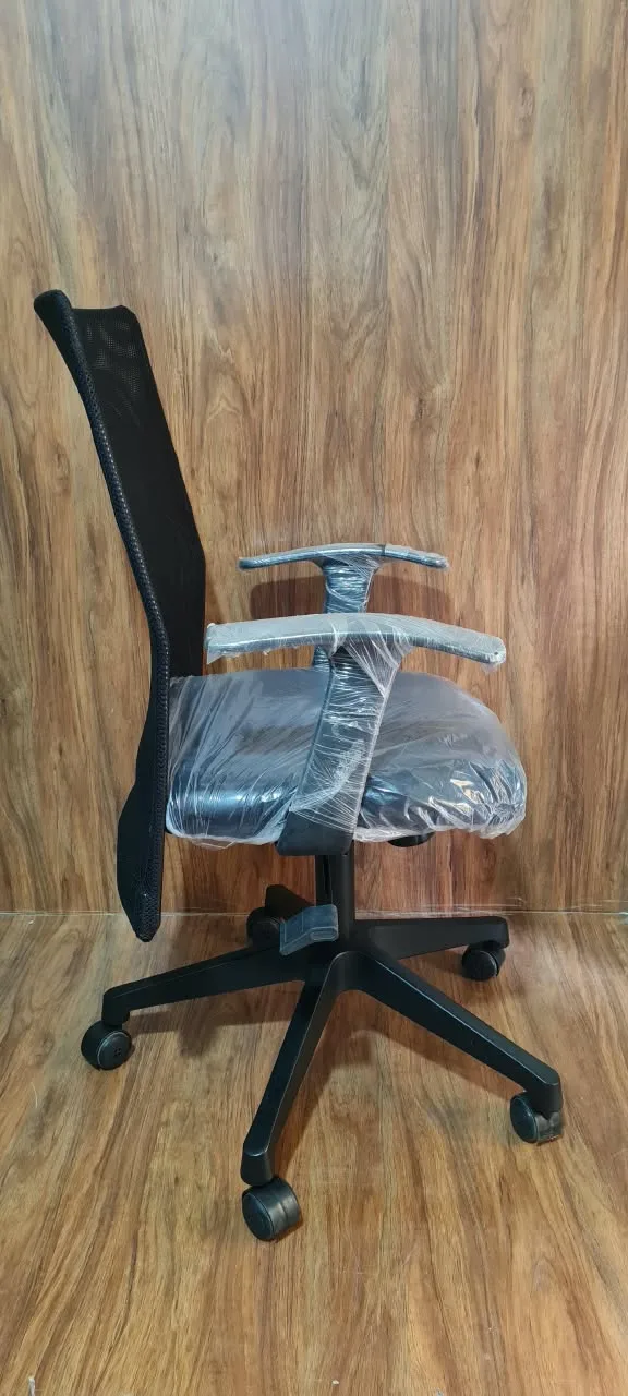 Mid-back ergonomic mesh office chair, photo 5