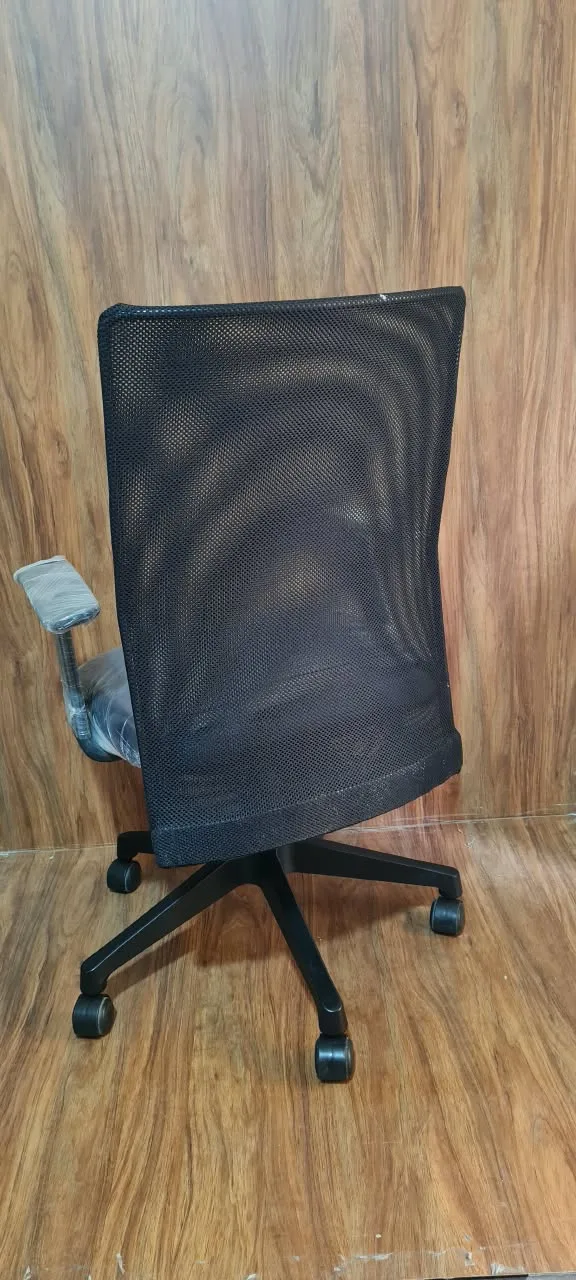 Mid-back ergonomic mesh office chair, photo 6