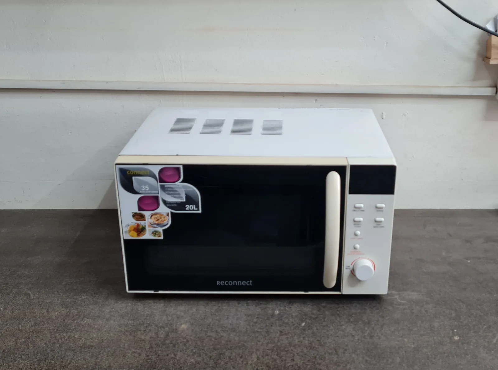 ReConnect Grill / Microwave Oven (Model: D80D20EN1L-SE) – Excellent Condition