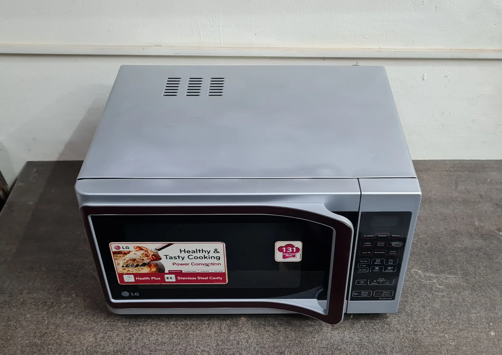 LG 28-litre convection microwave oven, photo 3