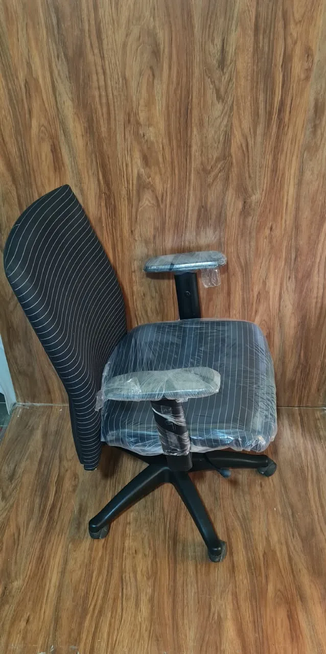 Premium ergonomic mid-back office chair, photo 2