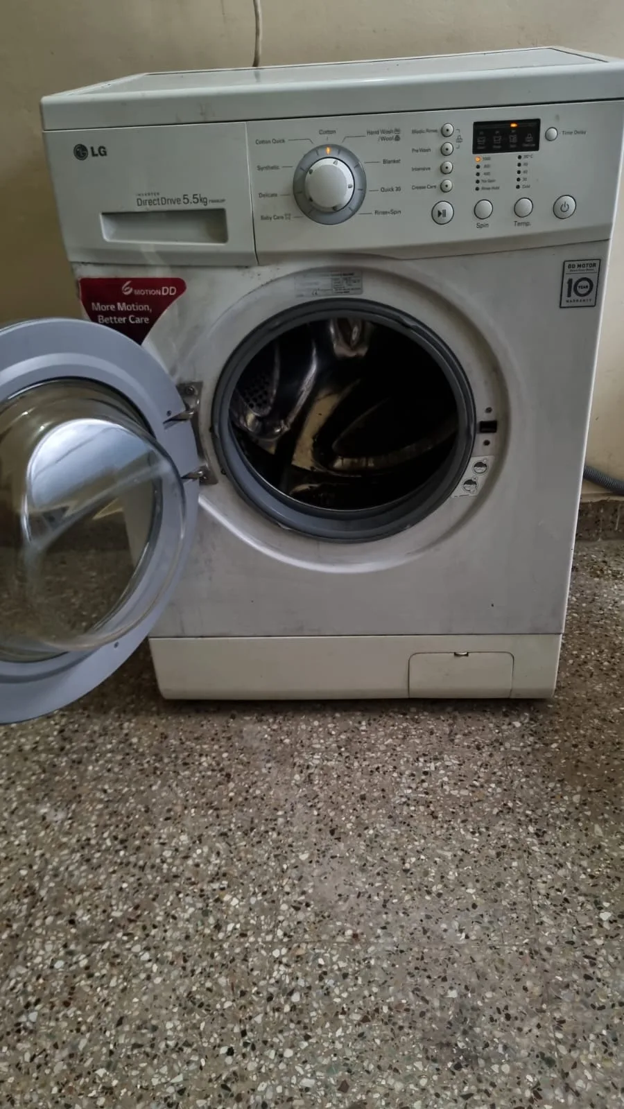 LG 5.5kg Fully-Automatic Front Loading Washing Machine, photo 3