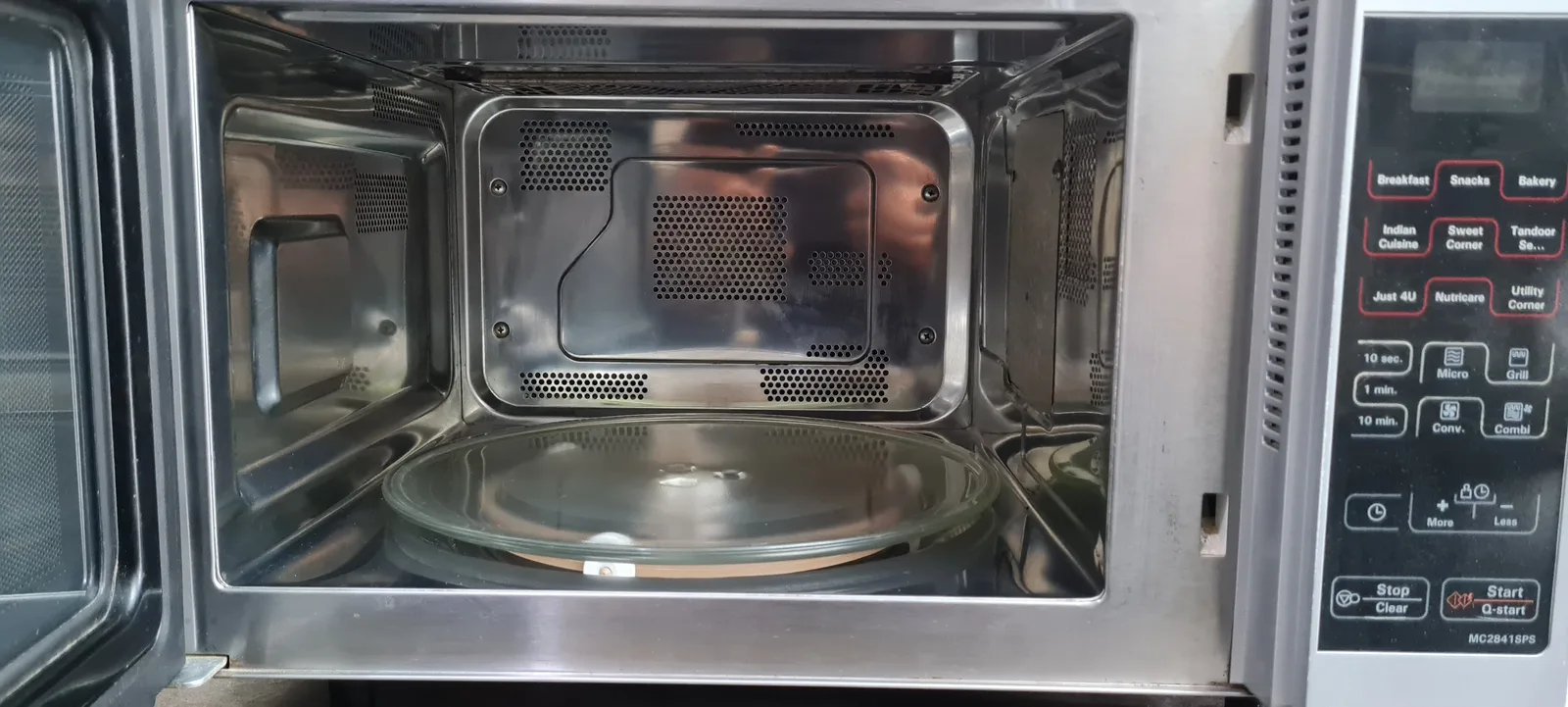 LG 28-litre convection microwave oven, photo 6