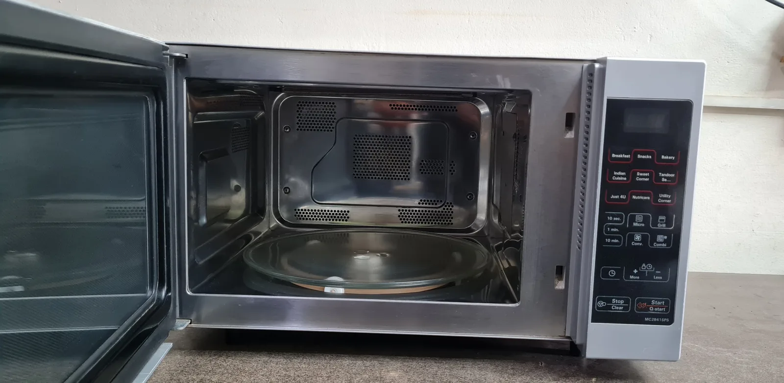 LG 28-litre convection microwave oven, photo 4
