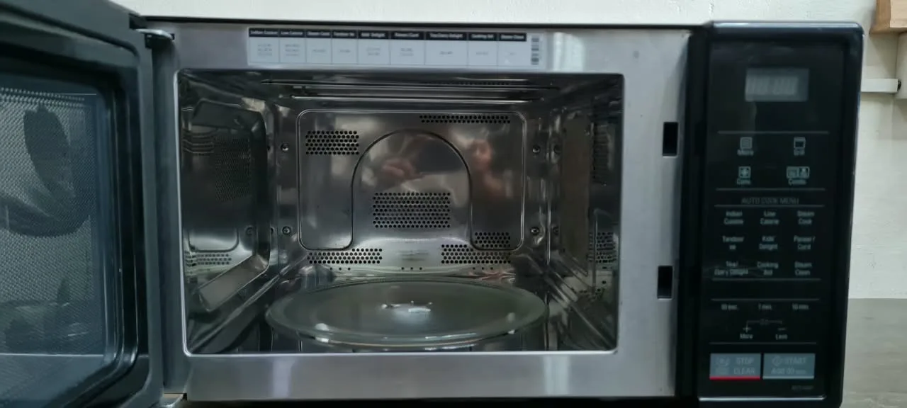 LG 21 Litre Convection Microwave Oven, photo 2
